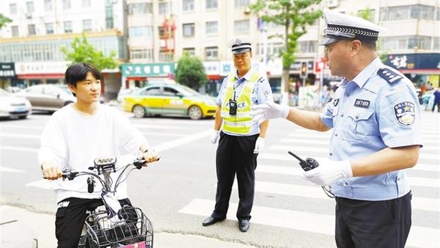 “創(chuàng)衛(wèi)”讓交通更便民——中心城區(qū)交通綜合整治攻堅(jiān)行動綜述